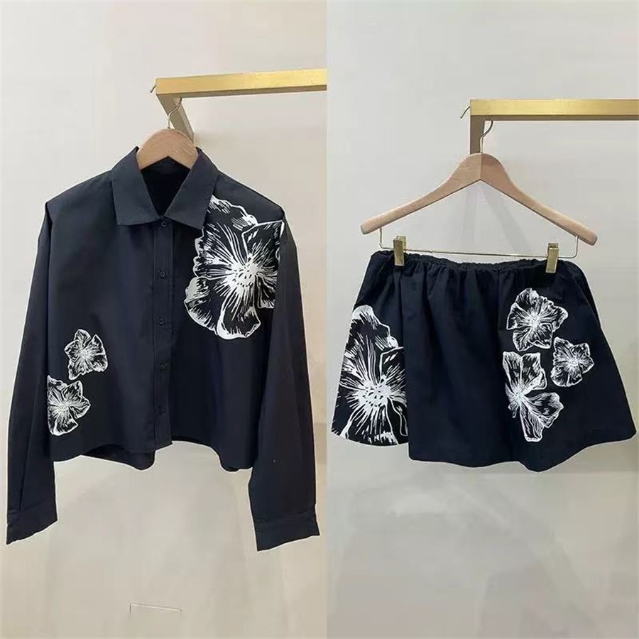 Romper Floral Print - 로맨틱 화이트 꽃무늬 셔츠와 짧은 스커트